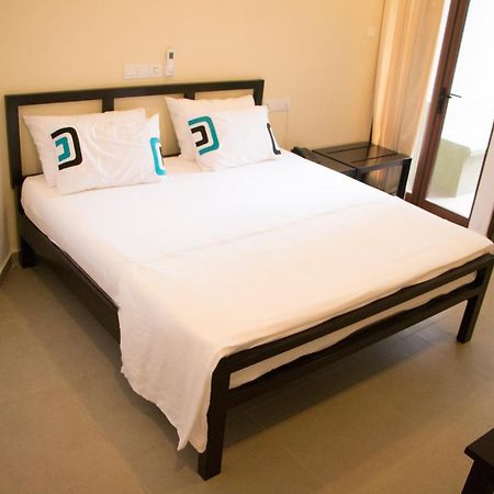 Saninro Hotel - Ragama Экстерьер фото