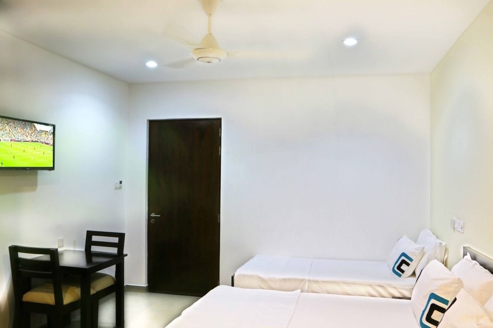 Saninro Hotel - Ragama Экстерьер фото