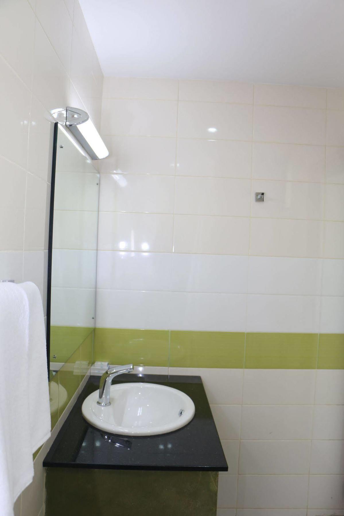 Saninro Hotel - Ragama Экстерьер фото