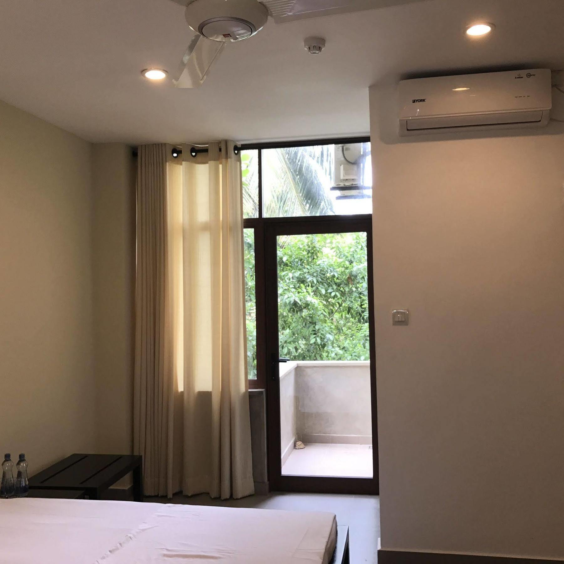 Saninro Hotel - Ragama Экстерьер фото